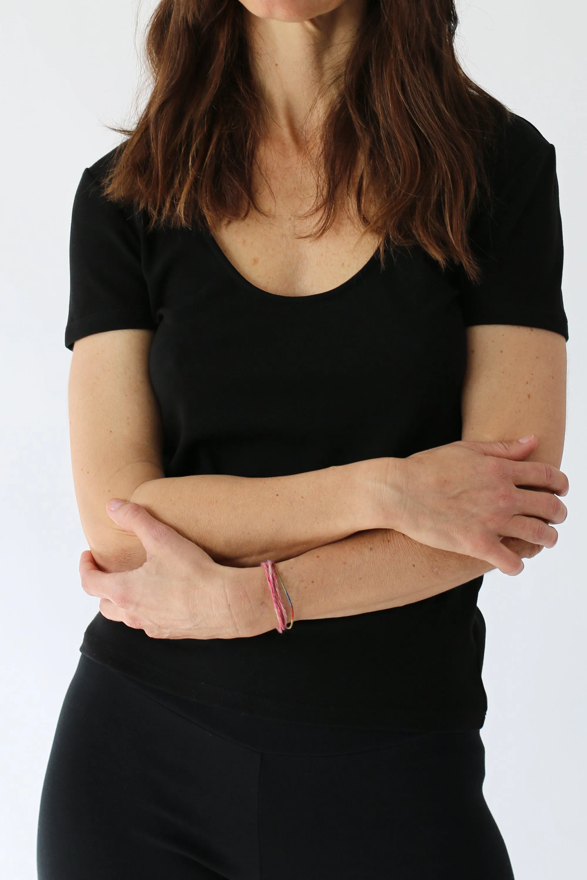 FITTED SCOOP NECK TEE