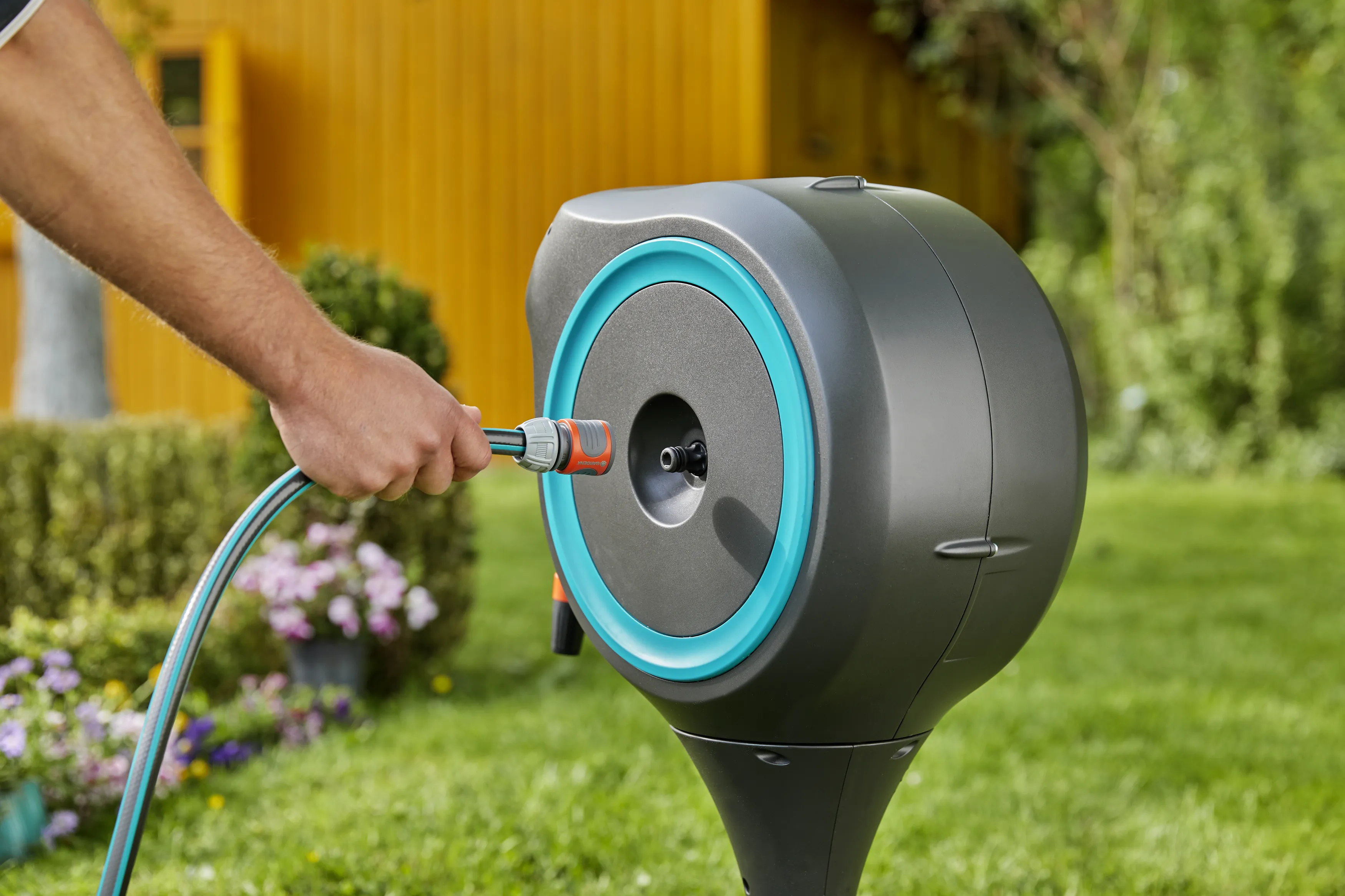 Garden Hose Box RollUp M on Metal Spike, 20m