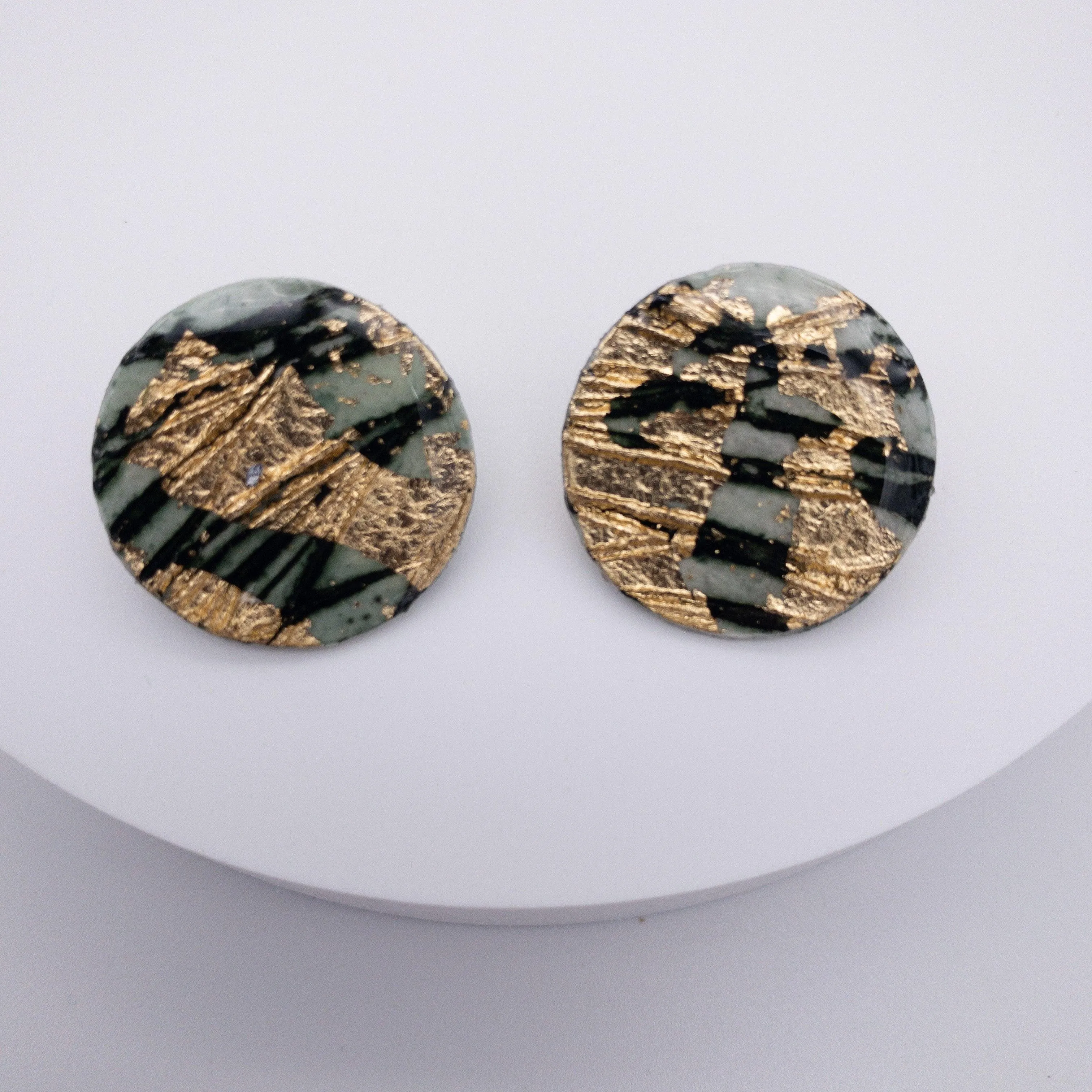 Ró Stud Earrings